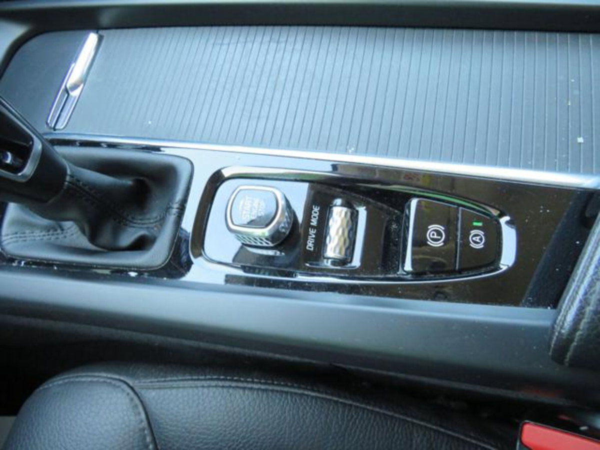 Volvo XC60 D4 AWD Business (16)