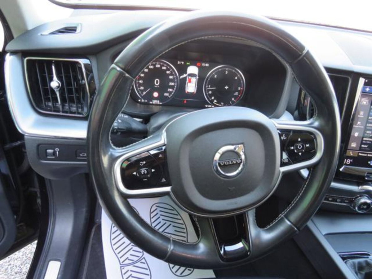 Volvo XC60 D4 AWD Business (17)
