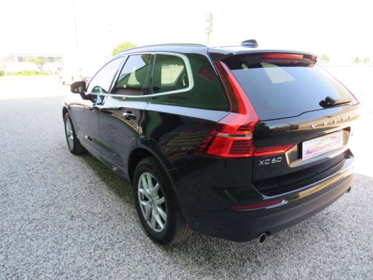 Volvo XC60 D4 AWD Business (8)