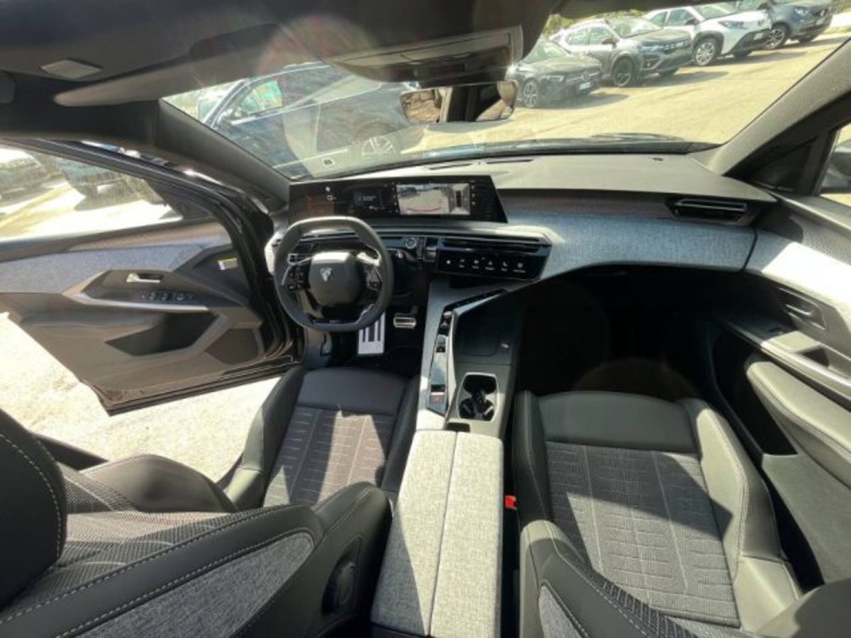 Peugeot 3008 1.2 hybrid GT Exclusive 145cv e-dcs6 (11)