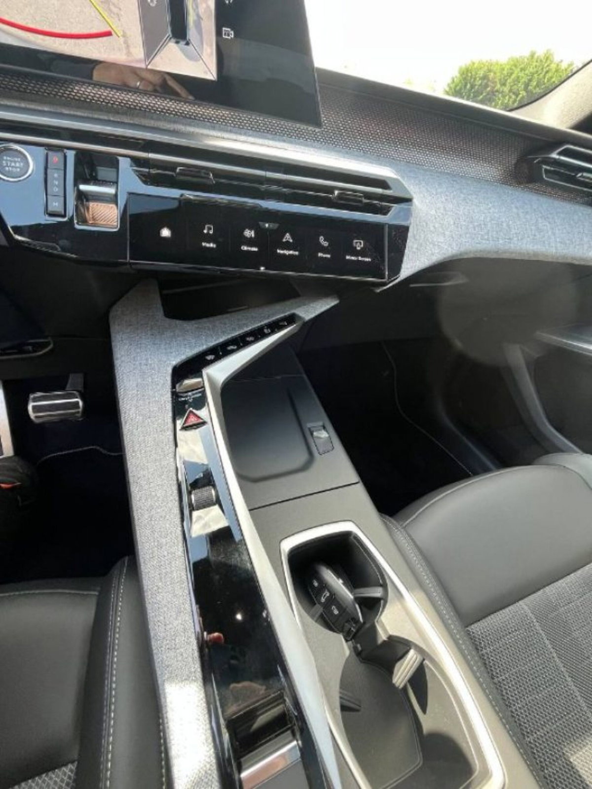 Peugeot 3008 1.2 hybrid GT Exclusive 145cv e-dcs6 (14)