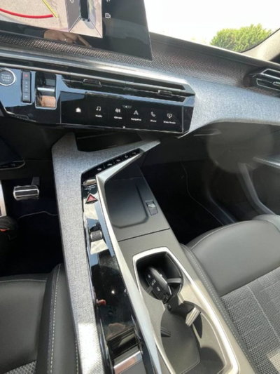 Peugeot 3008 1.2 hybrid GT Exclusive 145cv e-dcs6 (14)