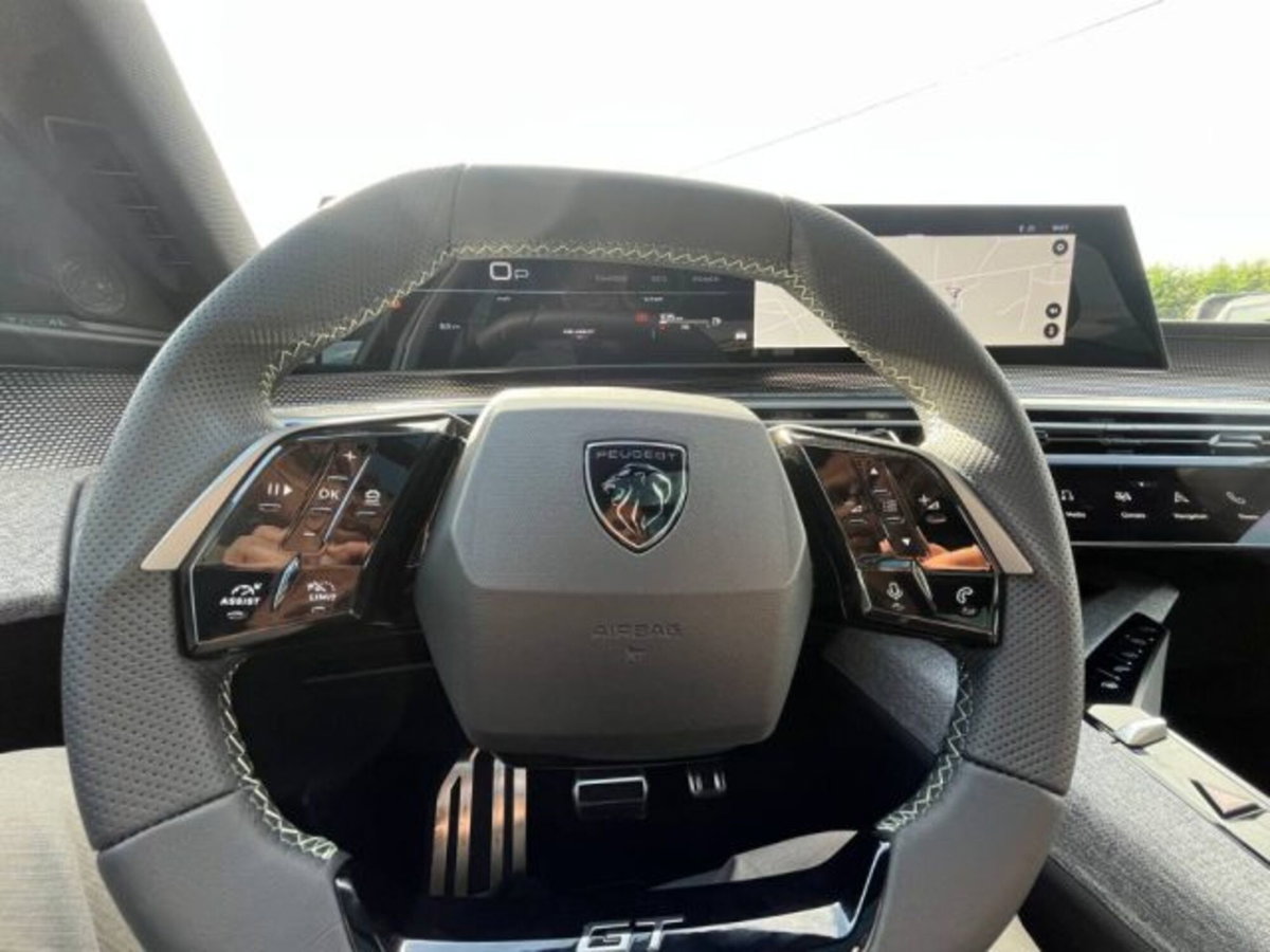 Peugeot 3008 1.2 hybrid GT Exclusive 145cv e-dcs6 (18)
