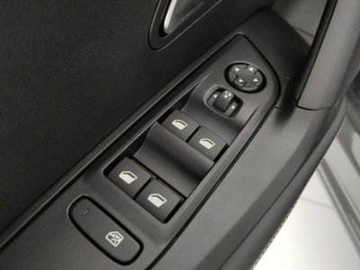 Peugeot 2008 1.2 puretech Allure s&s 100cv (17)