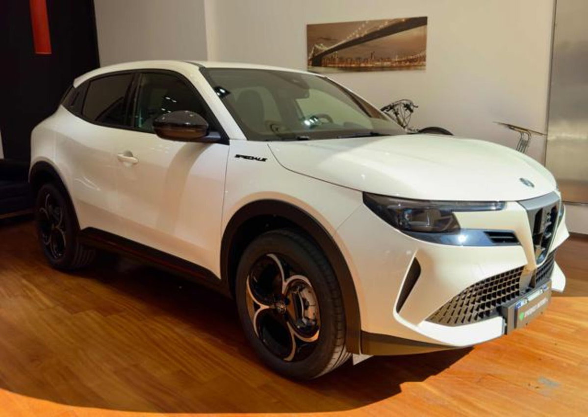 Alfa Romeo Junior elettrica Speciale 156cv