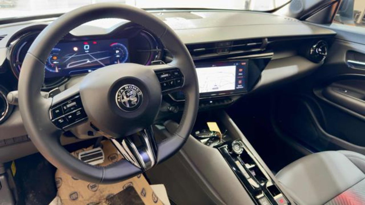 Alfa Romeo Junior elettrica Speciale 156cv (10)