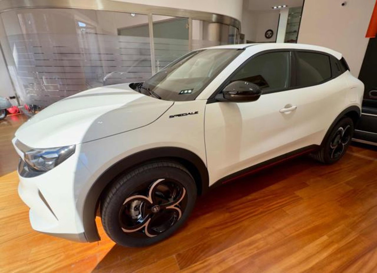 Alfa Romeo Junior elettrica Speciale 156cv (3)