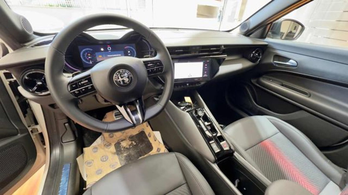 Alfa Romeo Junior elettrica Speciale 156cv (7)