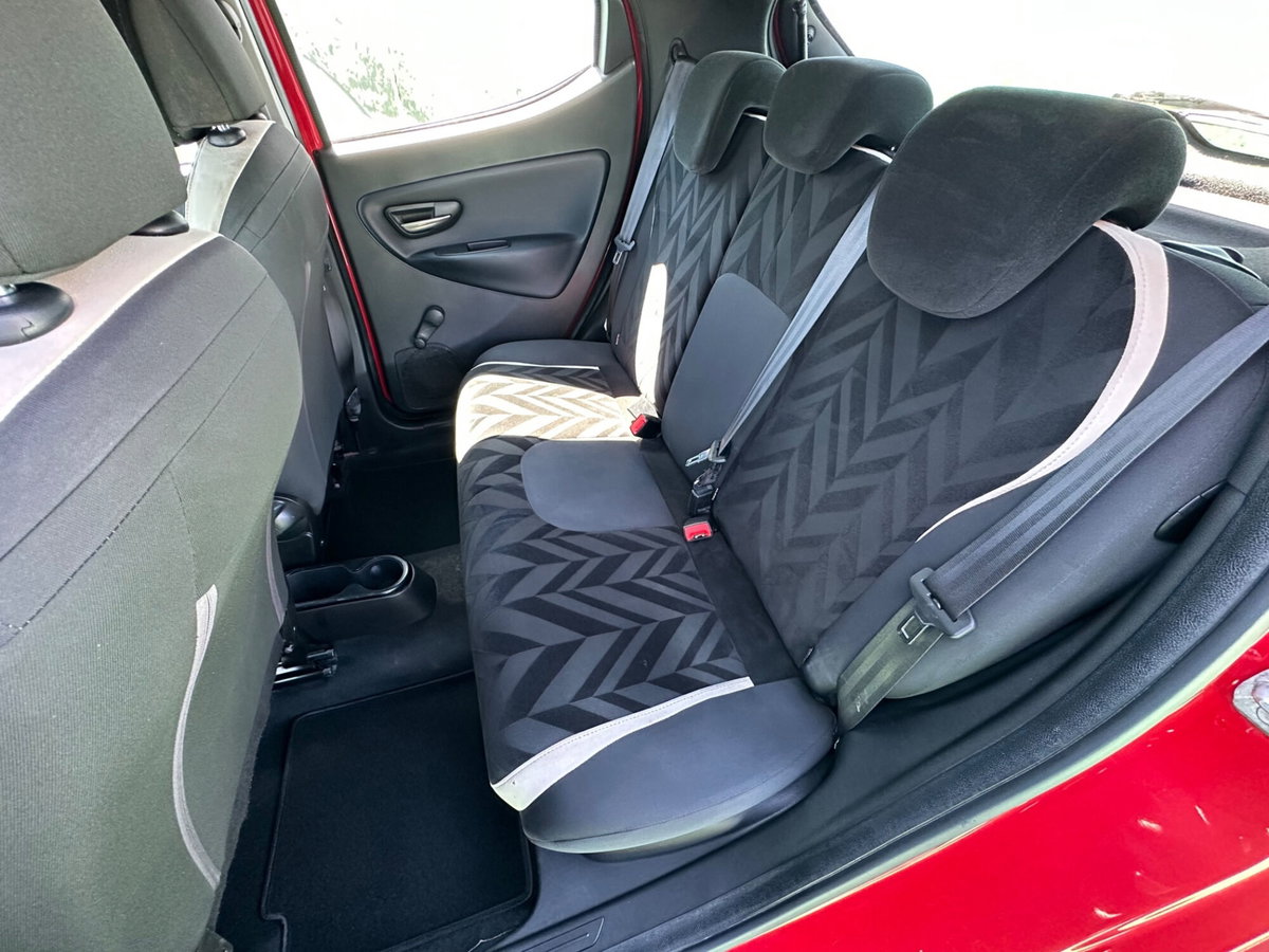 Lancia Ypsilon 1.3 MJT 16V 80 CV 5 porte S&S Gold (8)