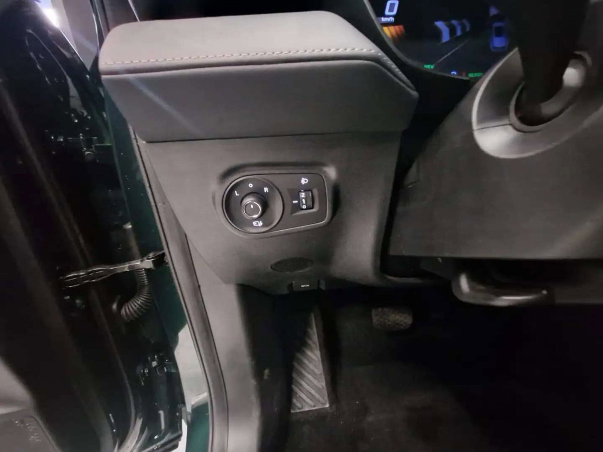 Mg ZS ZS 1.5 Luxury (13)