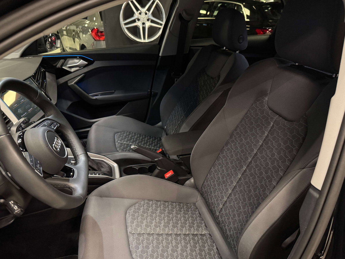 Audi A1 Sportback 30 1.0 tfsi Identity Black 116cv s-tronic (10)