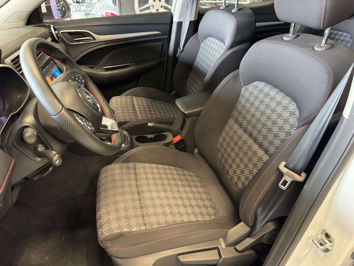 Mg ZS ZS 1.5 Luxury (12)
