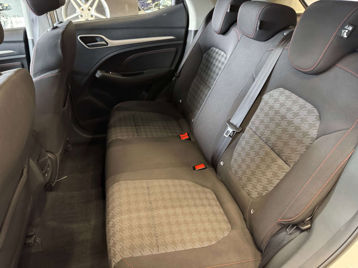 Mg ZS ZS 1.5 Luxury (13)