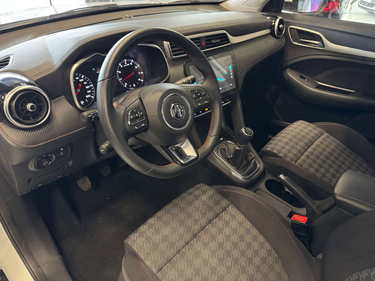 Mg ZS ZS 1.5 Luxury (9)