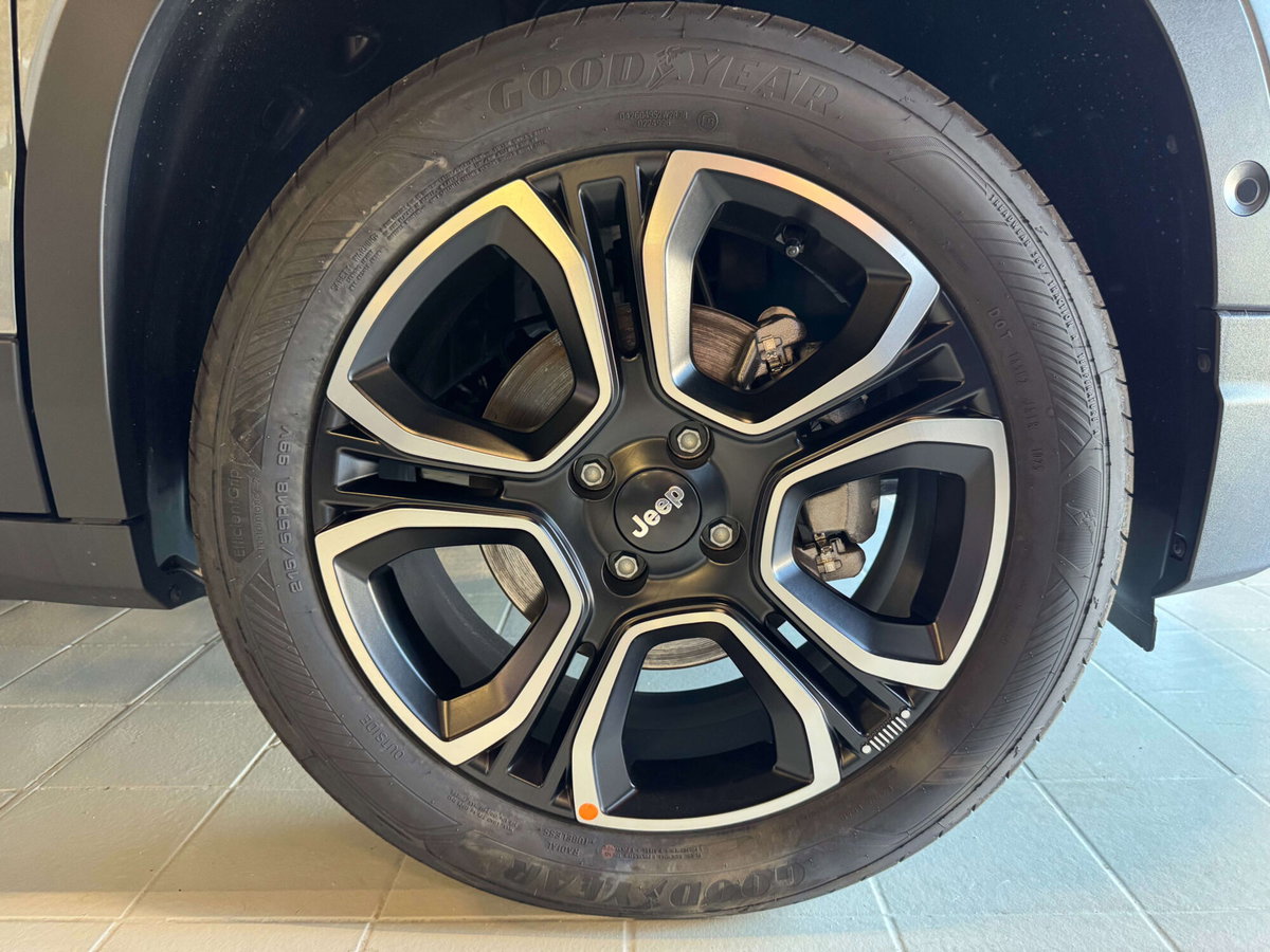 Jeep Avenger 1.2 turbo e-hybrid mhev Summit fwd 110cv edct6 (8)
