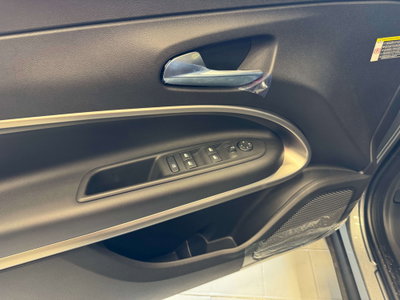 Jeep Avenger 1.2 turbo e-hybrid mhev Summit fwd 110cv edct6 (9)