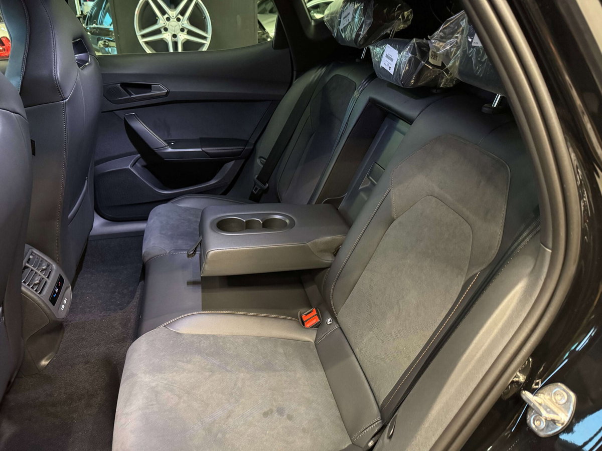 Cupra Formentor 1.5 e-hybrid Dark Night 204cv dsg (18)