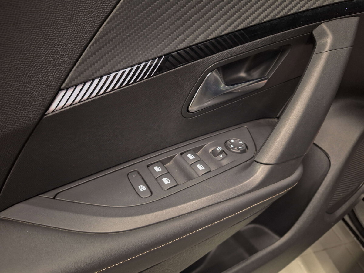 Peugeot 2008 PureTech 100 S&S Allure (10)