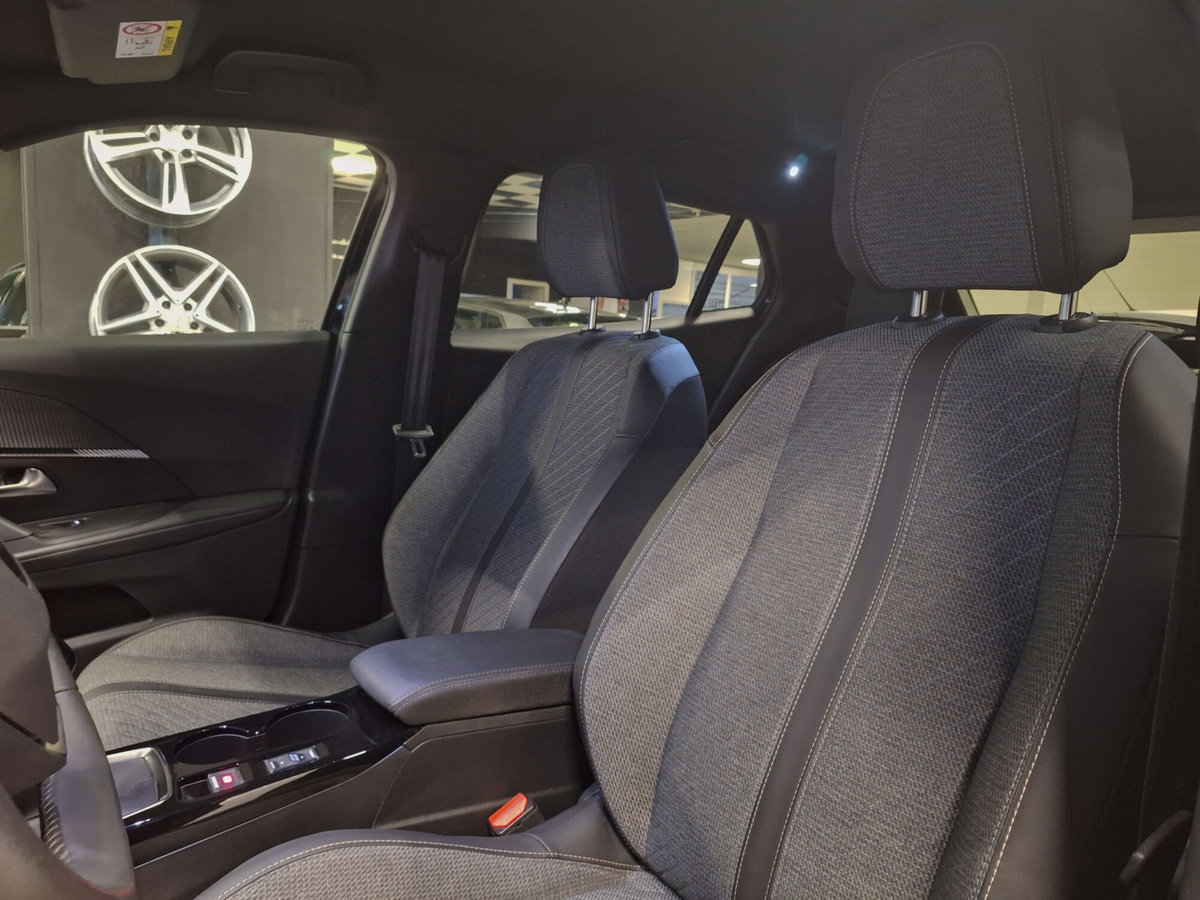 Peugeot 2008 PureTech 100 S&S Allure (11)