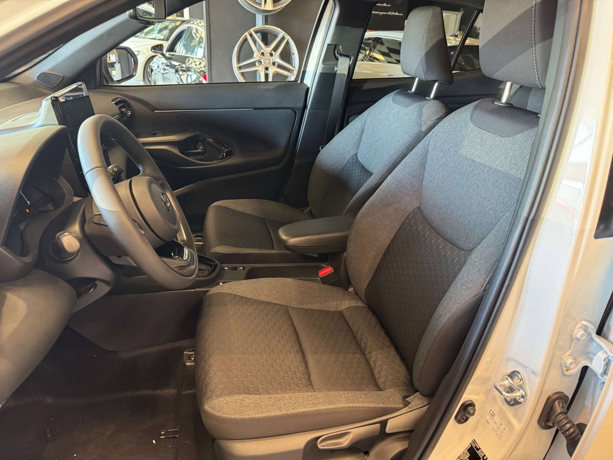 Toyota Yaris Cross 1.5h GR Sport Black Sky fwd 116cv e-cvt (13)