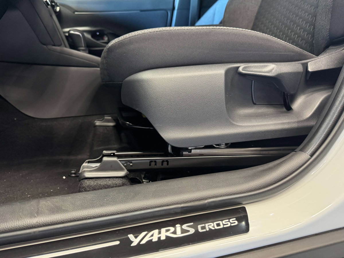 Toyota Yaris Cross 1.5h GR Sport Black Sky fwd 116cv e-cvt (18)