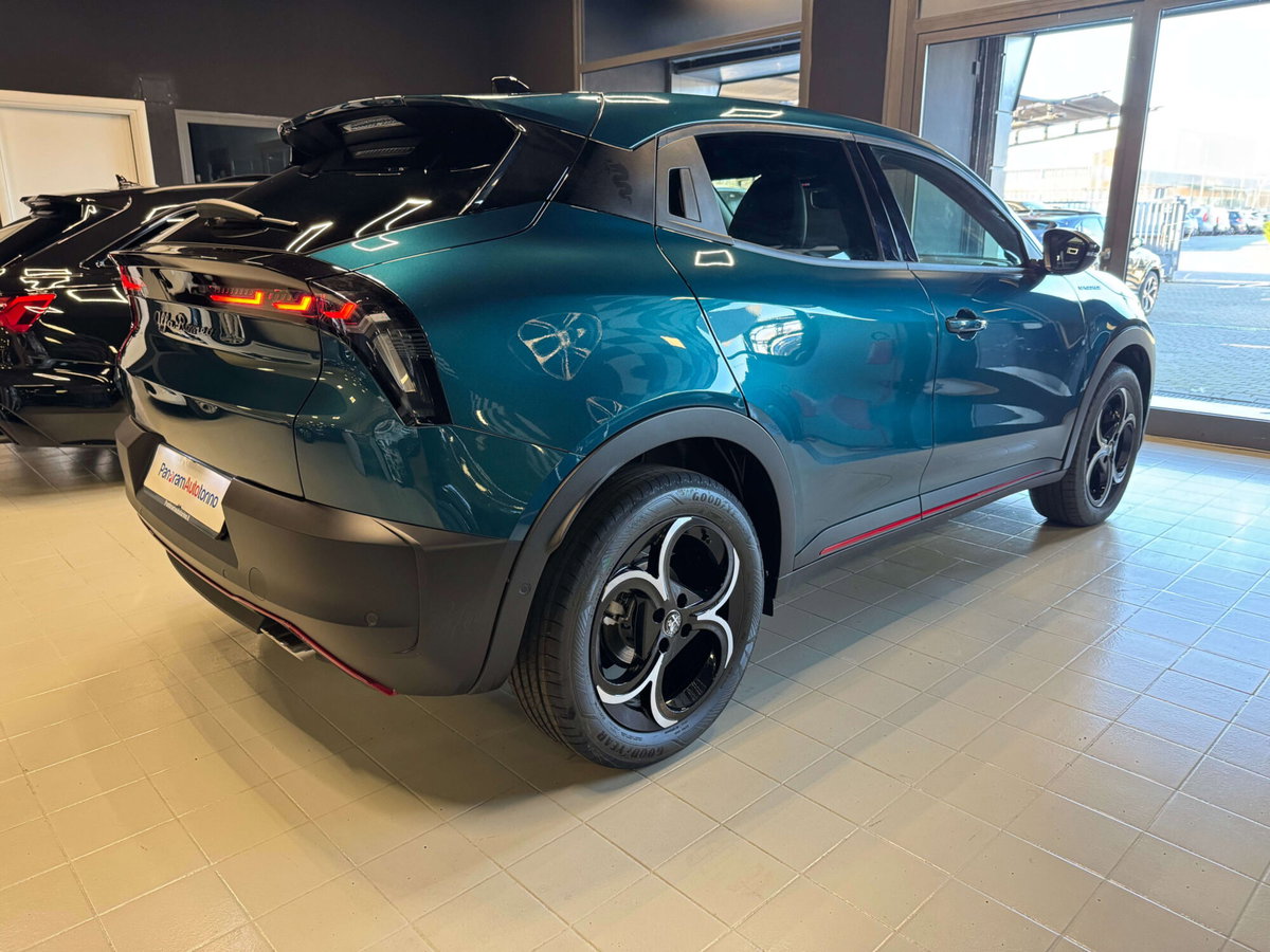 Alfa Romeo Junior 1.2 ibrida Speciale 145cv edct6 (12)
