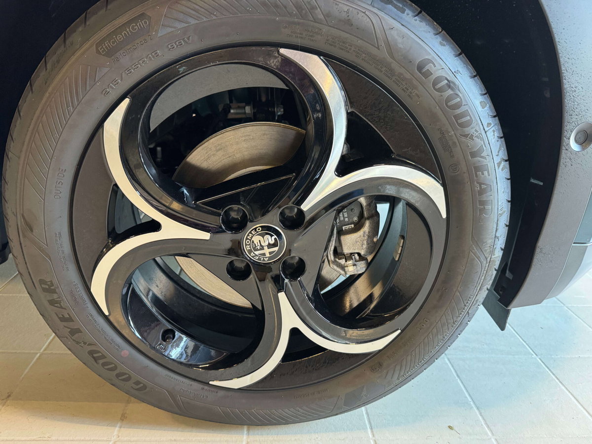 Alfa Romeo Junior 1.2 ibrida Speciale 145cv edct6 (14)