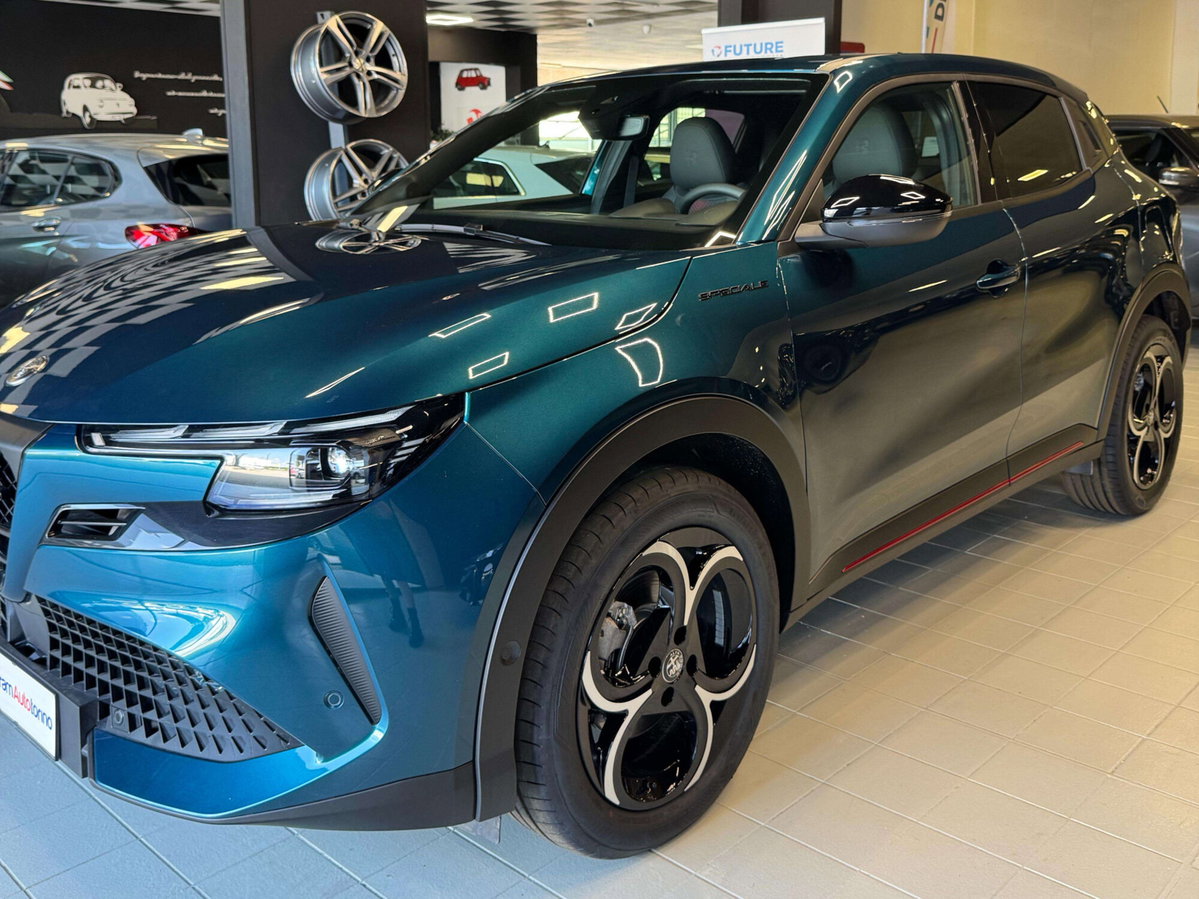 Alfa Romeo Junior 1.2 ibrida Speciale 145cv edct6 (7)