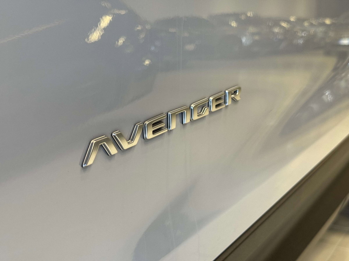 Jeep Avenger 1.2 turbo e-hybrid mhev Summit fwd 110cv edct6 (10)