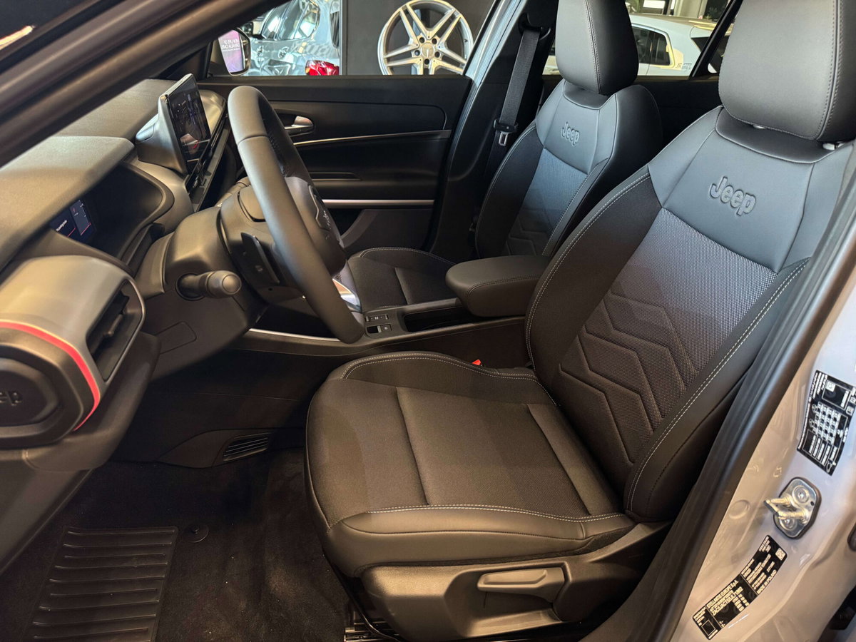 Jeep Avenger 1.2 turbo e-hybrid mhev Summit fwd 110cv edct6 (12)