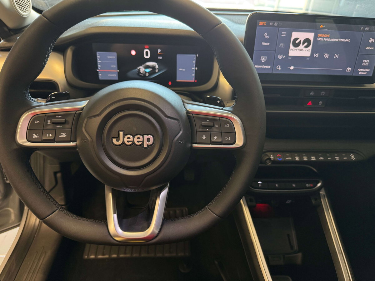 Jeep Avenger 1.2 turbo e-hybrid mhev Summit fwd 110cv edct6 (15)
