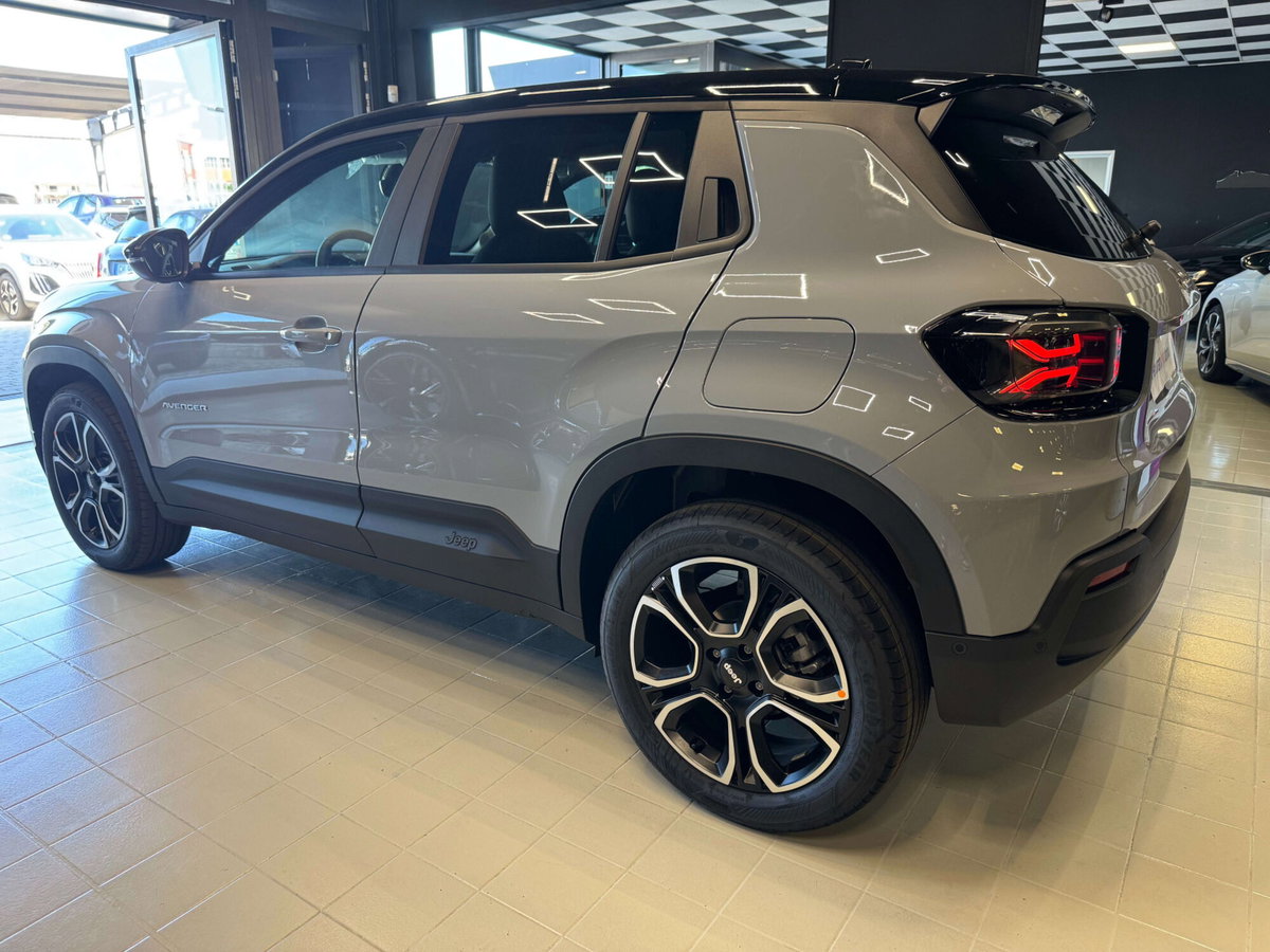 Jeep Avenger 1.2 turbo e-hybrid mhev Summit fwd 110cv edct6 (3)