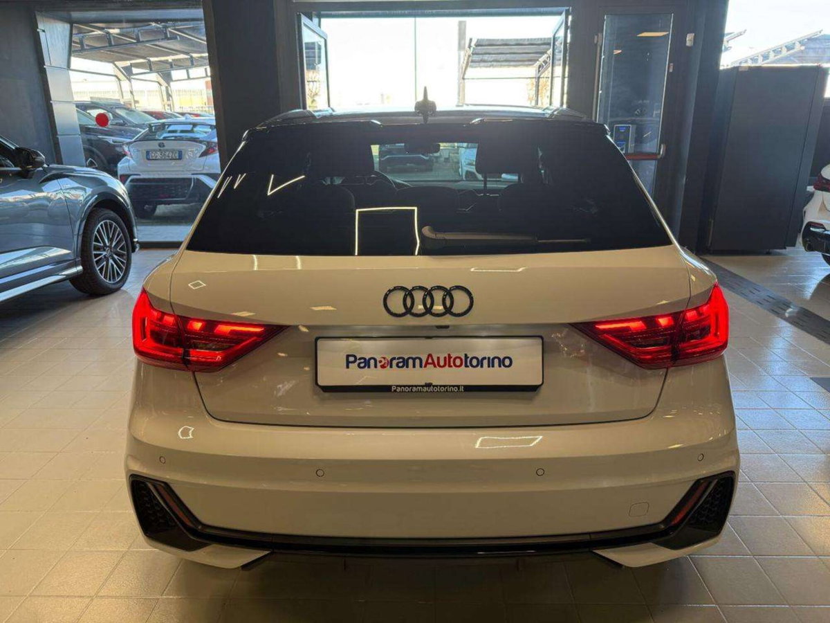 Audi A1 Sportback 30 TFSI Identity Black (6)