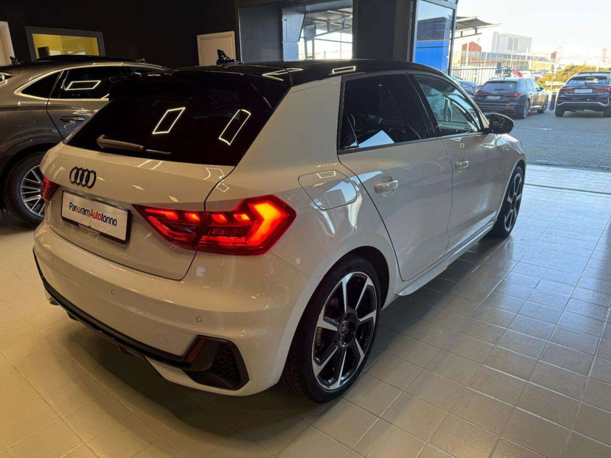 Audi A1 Sportback 30 TFSI Identity Black (7)