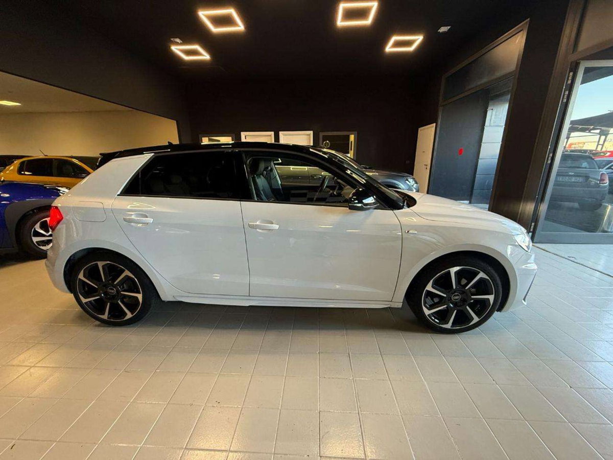 Audi A1 Sportback 30 TFSI Identity Black (8)