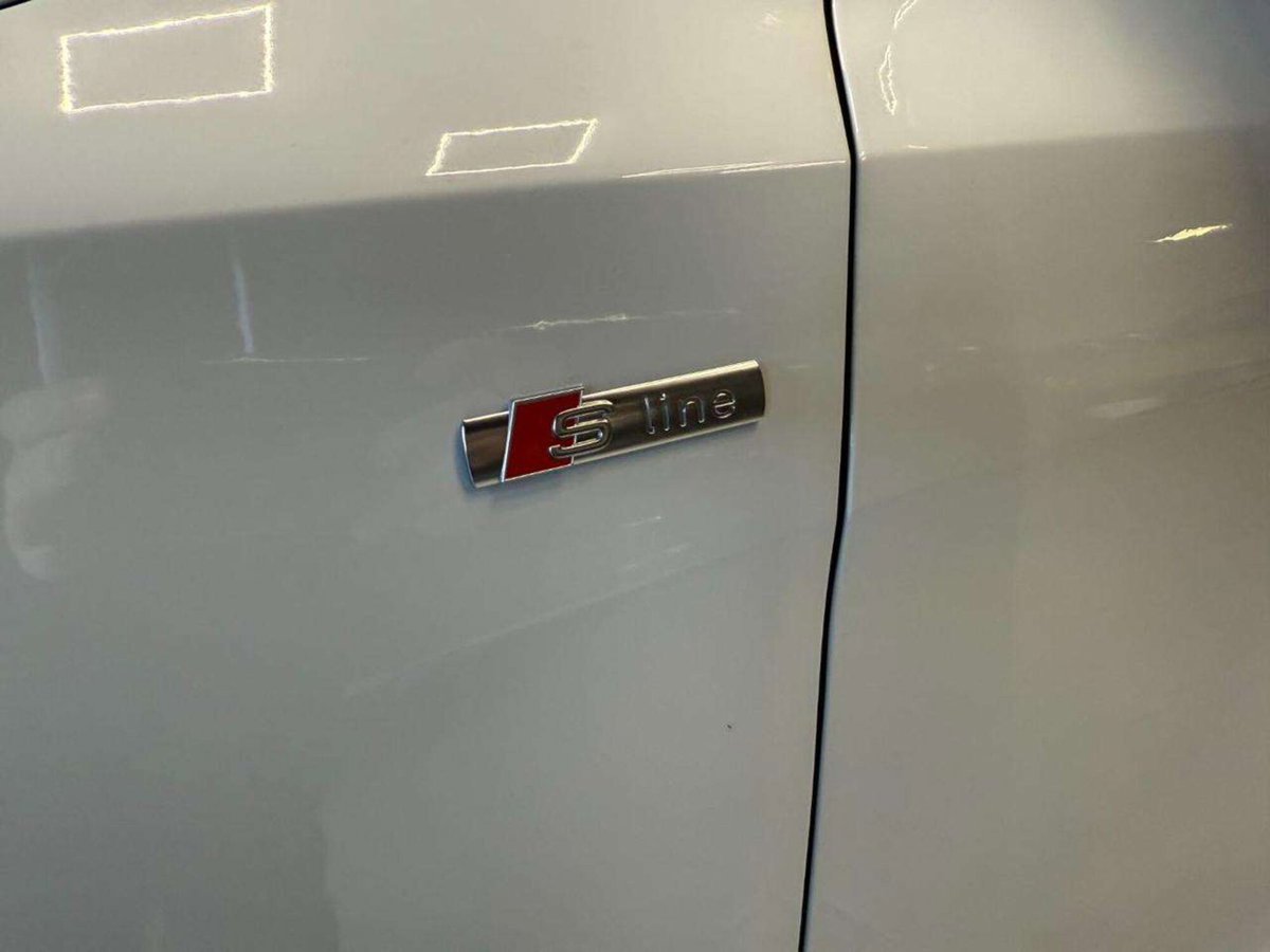 Audi A1 Sportback 30 TFSI Identity Black (9)