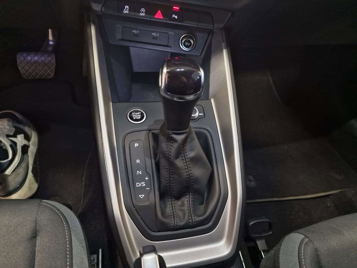 Audi A1 Sportback 30 1.0 tfsi Identity Black 116cv s-tronic (16)