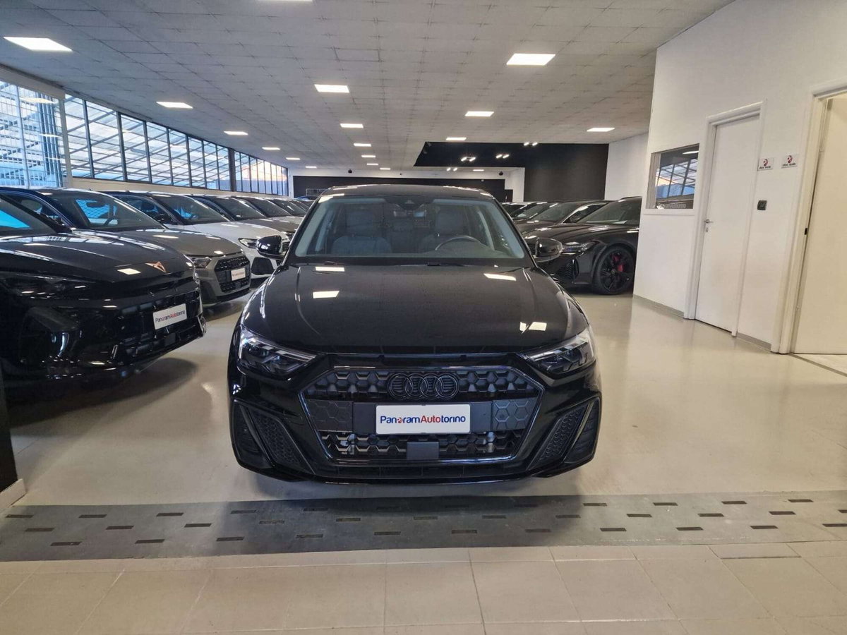 Audi A1 Sportback 30 1.0 tfsi Identity Black 116cv s-tronic (2)