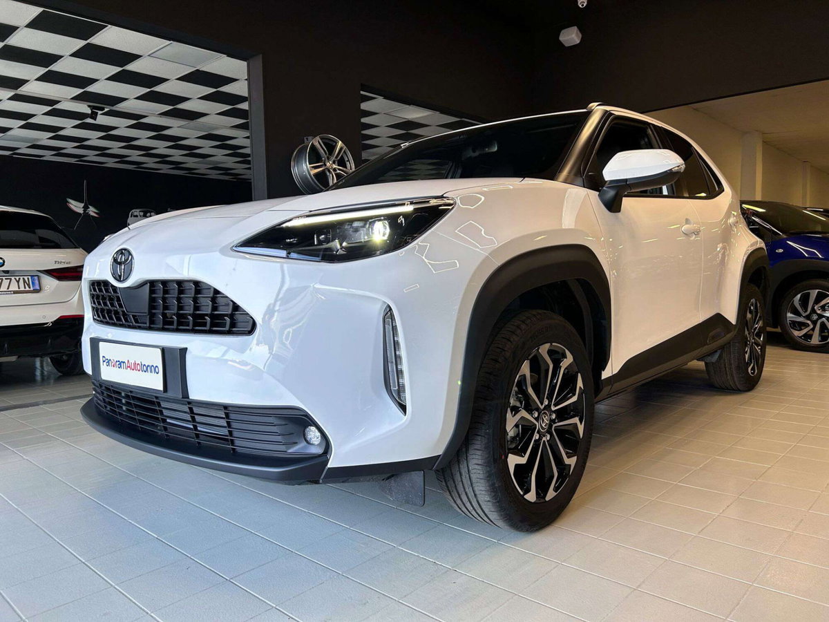 Toyota Yaris Cross 1.5h GR Sport Black Sky fwd 116cv e-cvt (2)