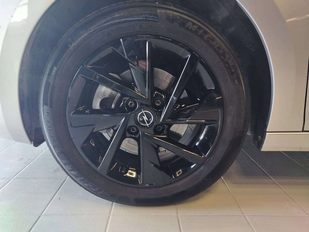 Opel Corsa 1.2 100 CV GS Line (8)