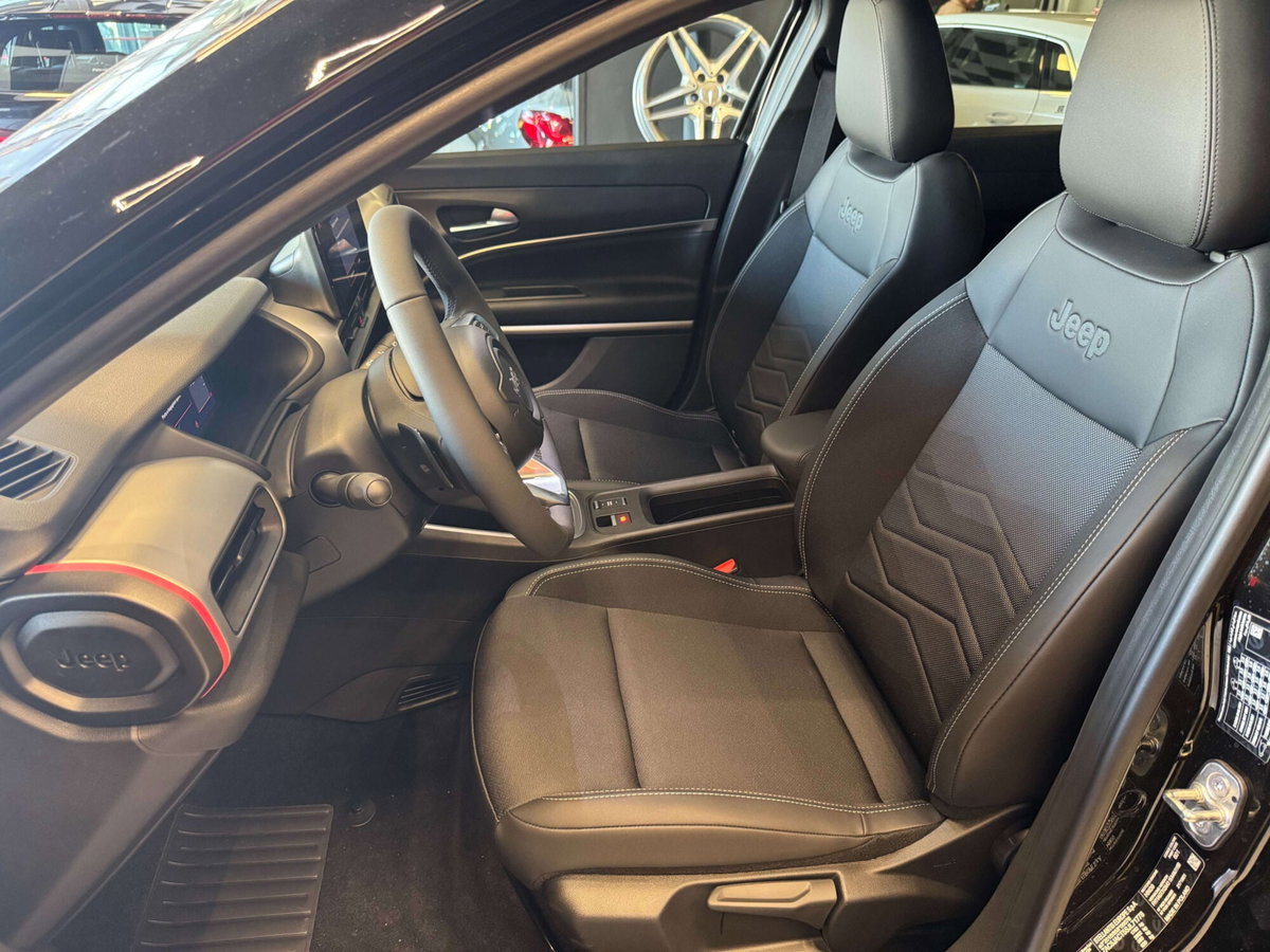 Jeep Avenger 1.2 turbo e-hybrid mhev Summit fwd 110cv edct6 (12)