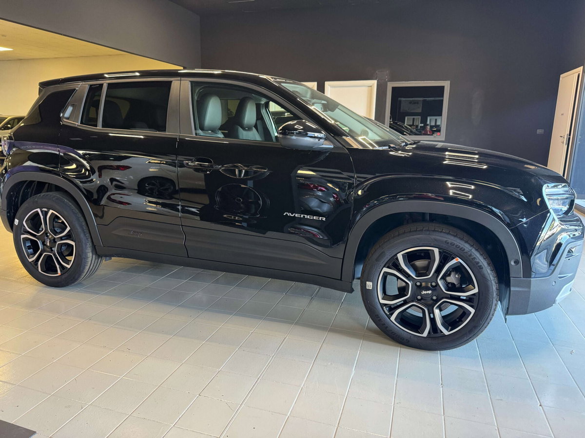 Jeep Avenger 1.2 turbo e-hybrid mhev Summit fwd 110cv edct6 (6)