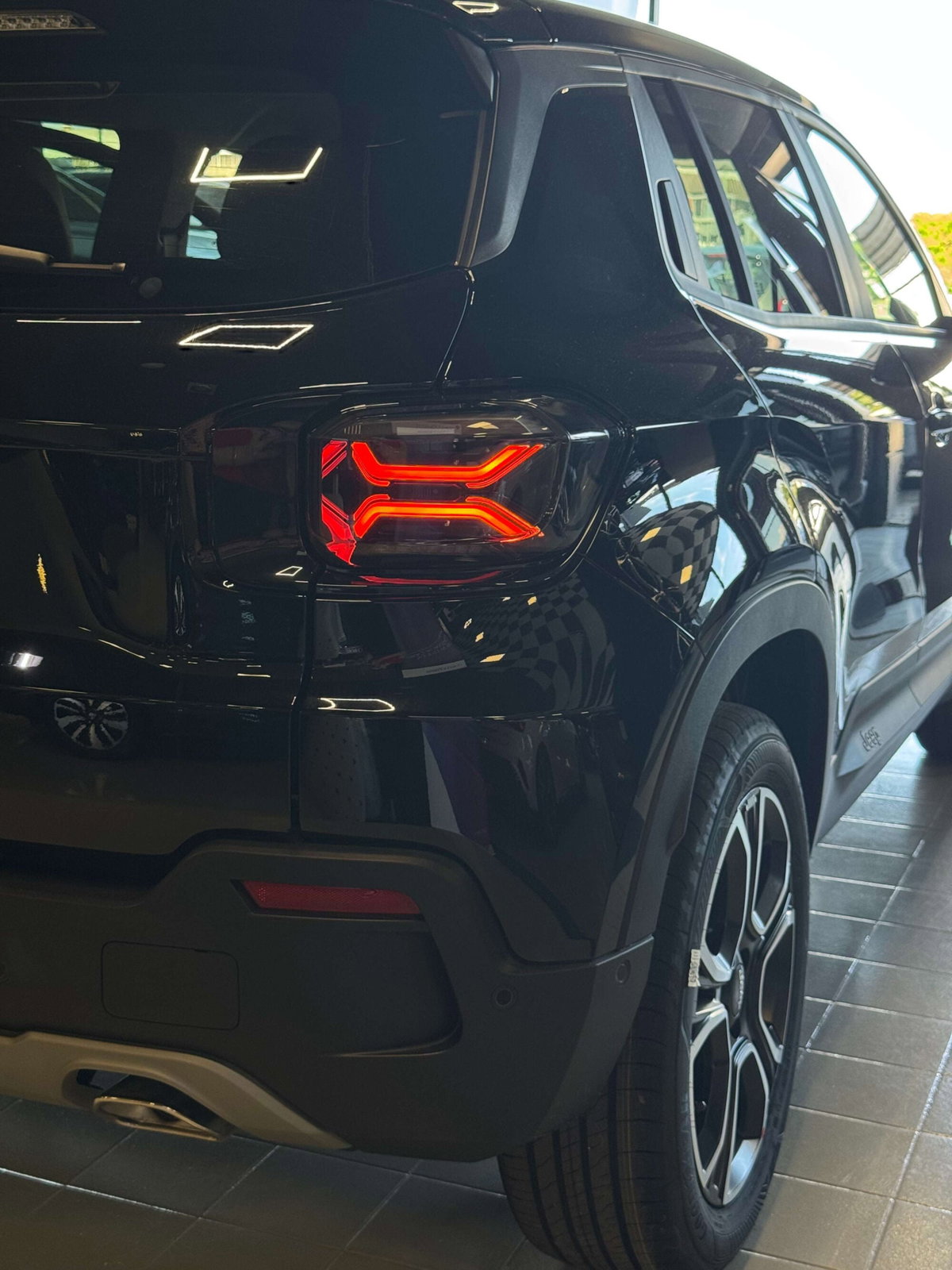 Jeep Avenger 1.2 turbo e-hybrid mhev Summit fwd 110cv edct6 (9)