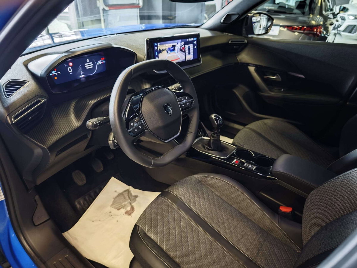 Peugeot 2008 PureTech 100 S&S Allure (8)