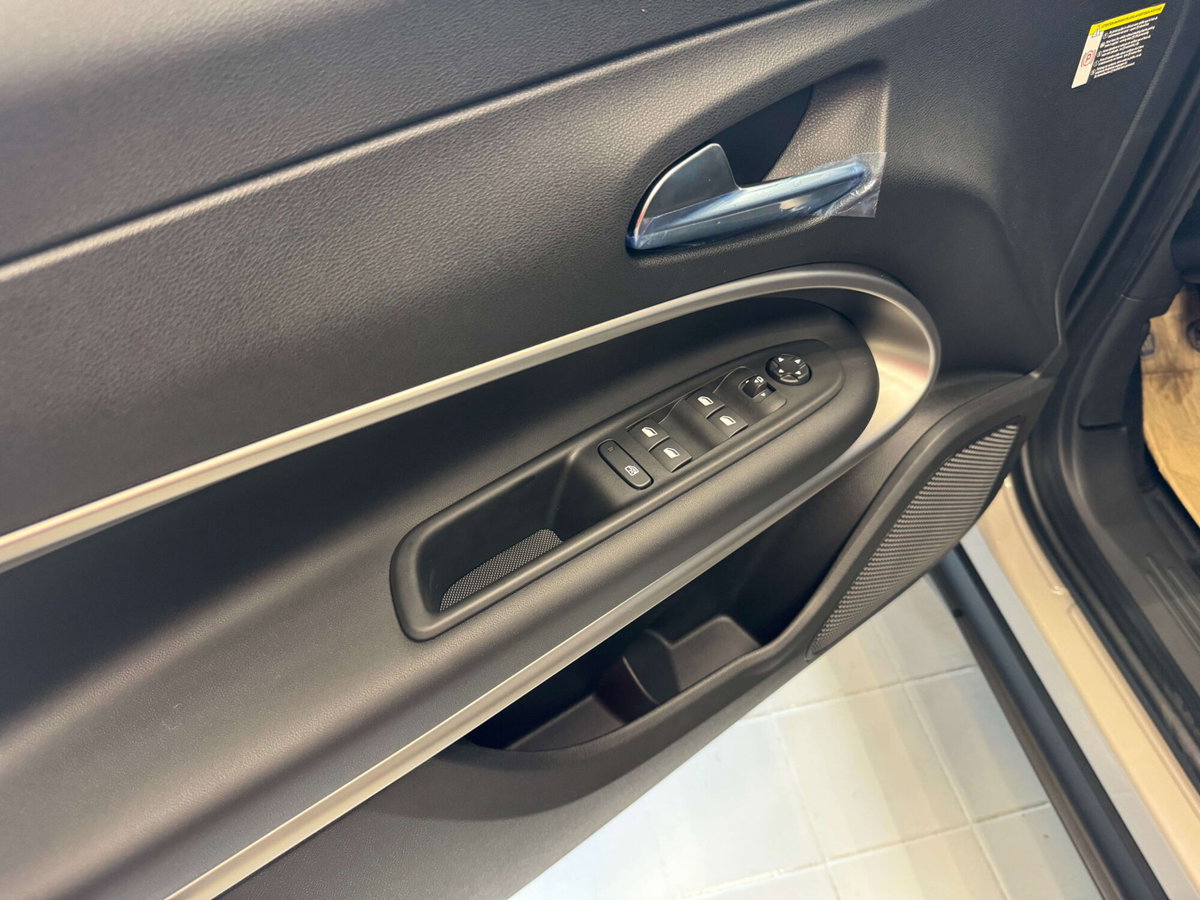 Jeep Avenger 1.2 turbo e-hybrid mhev Summit fwd 110cv edct6 (10)