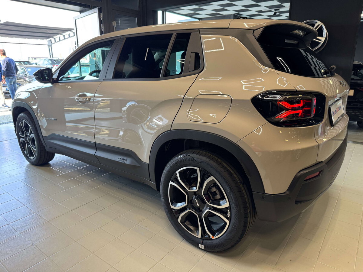 Jeep Avenger 1.2 turbo e-hybrid mhev Summit fwd 110cv edct6 (3)