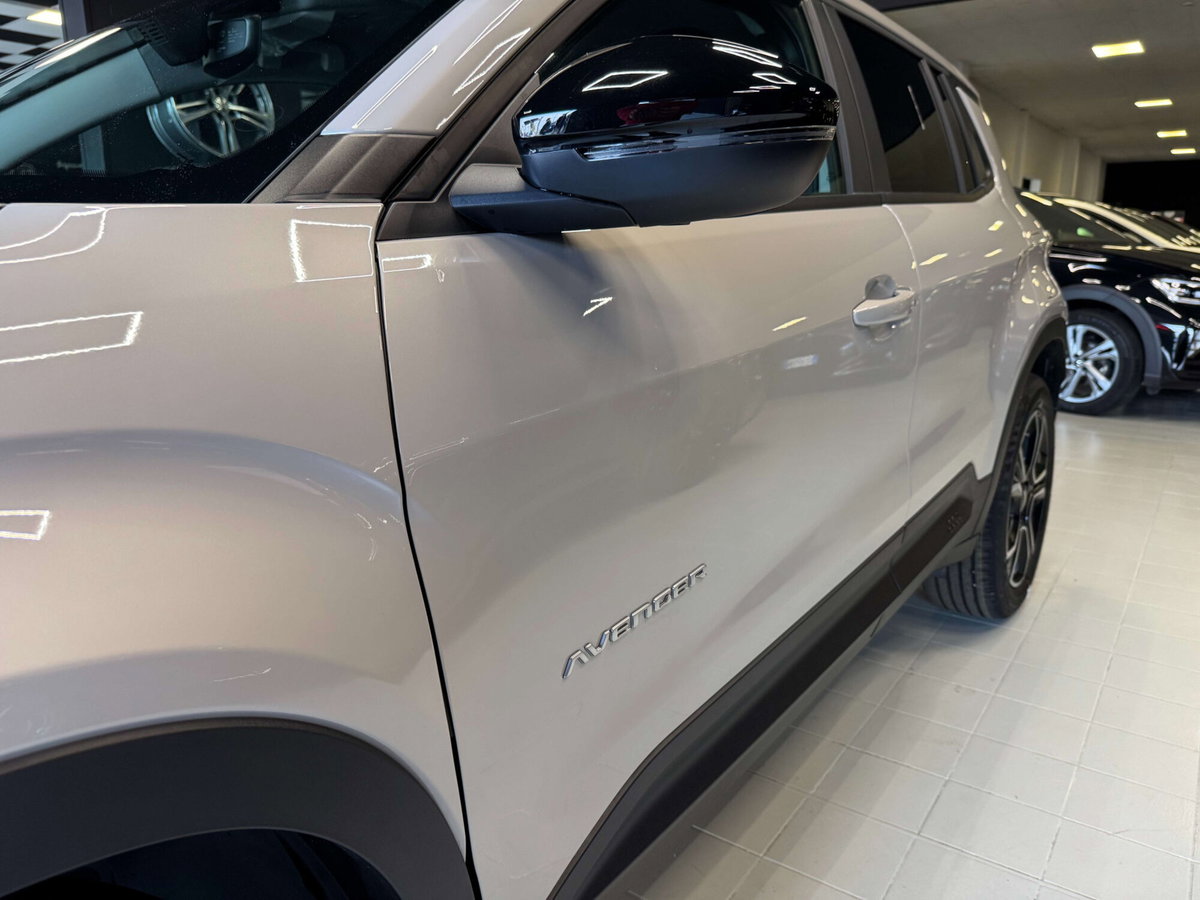 Jeep Avenger 1.2 turbo e-hybrid mhev Summit fwd 110cv edct6 (8)