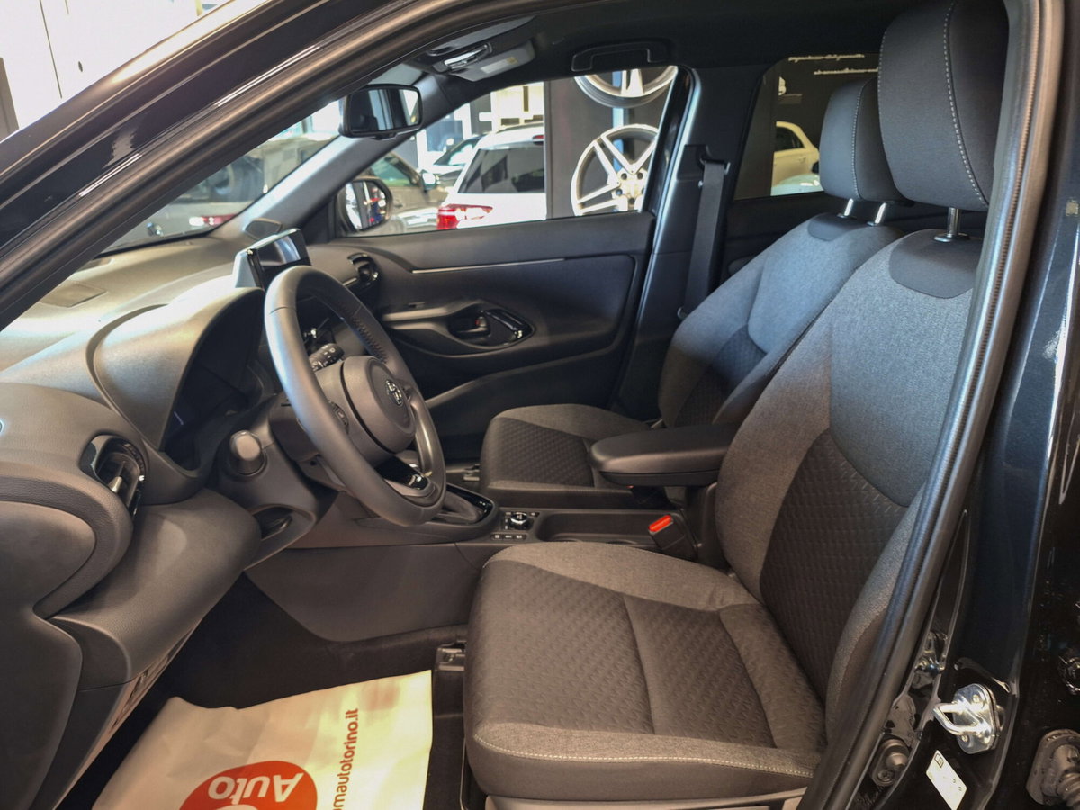 Toyota Yaris Cross 1.5h GR Sport Black Sky fwd 116cv e-cvt (8)