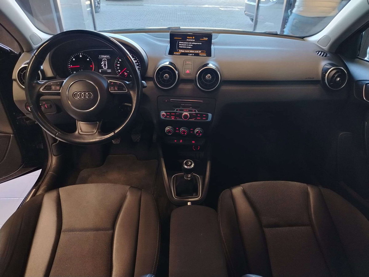 Audi A1 Sportback 1.6 TDI 116 CV Sport (11)