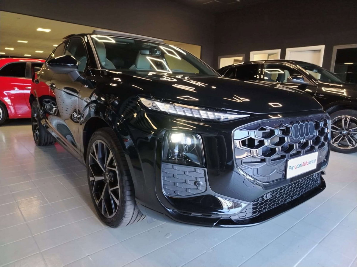 Audi Q3 Sportback 35 2.0 tdi Identity Black s-tronic